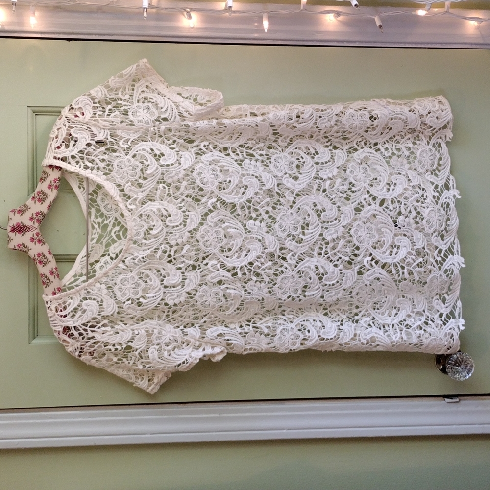 Women's doily lace blouse cream size M